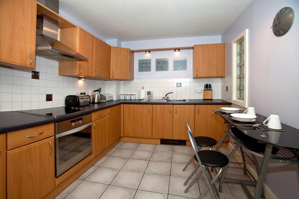 Riverbank View Three Bedroom Apartment With Free Parking Йорк Номер фото