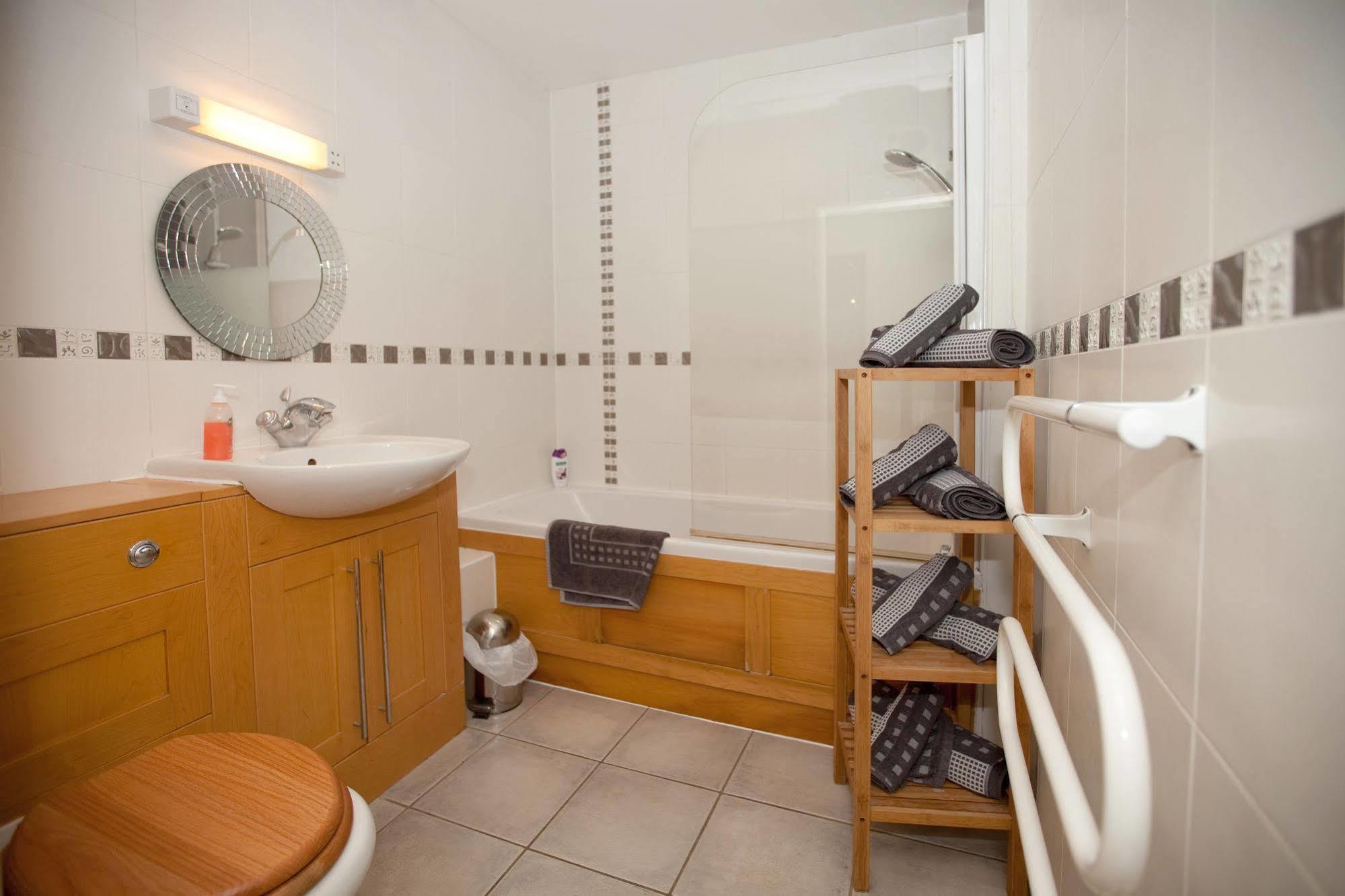 Riverbank View Three Bedroom Apartment With Free Parking Йорк Екстер'єр фото